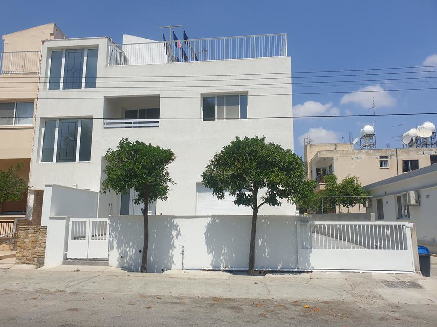 Квартира в Строволосе, Кипр, 550 м² - фото 1