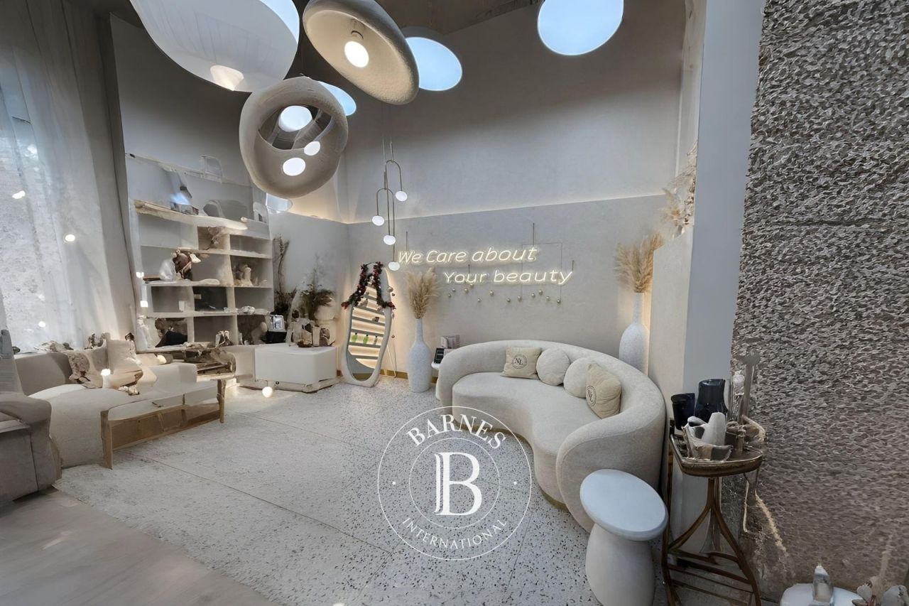 Магазин в Дубае, ОАЭ, 91.6 м² - фото 1