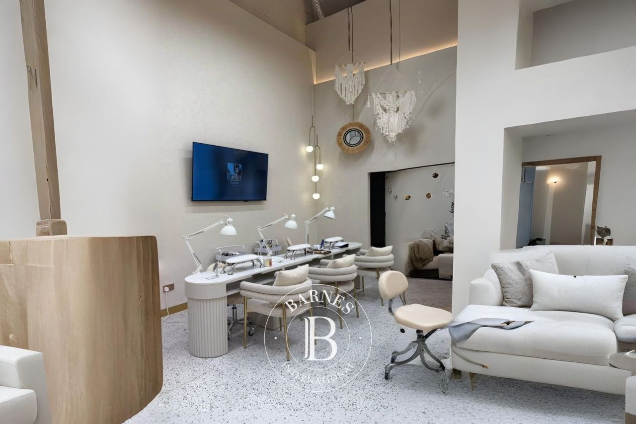 Магазин в Дубае, ОАЭ, 91.6 м² - фото 2