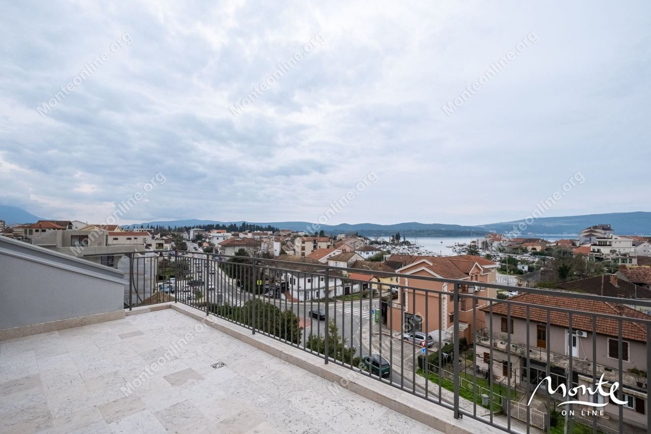 Апартаменты в Тивате, Черногория, 236 м² - фото 1