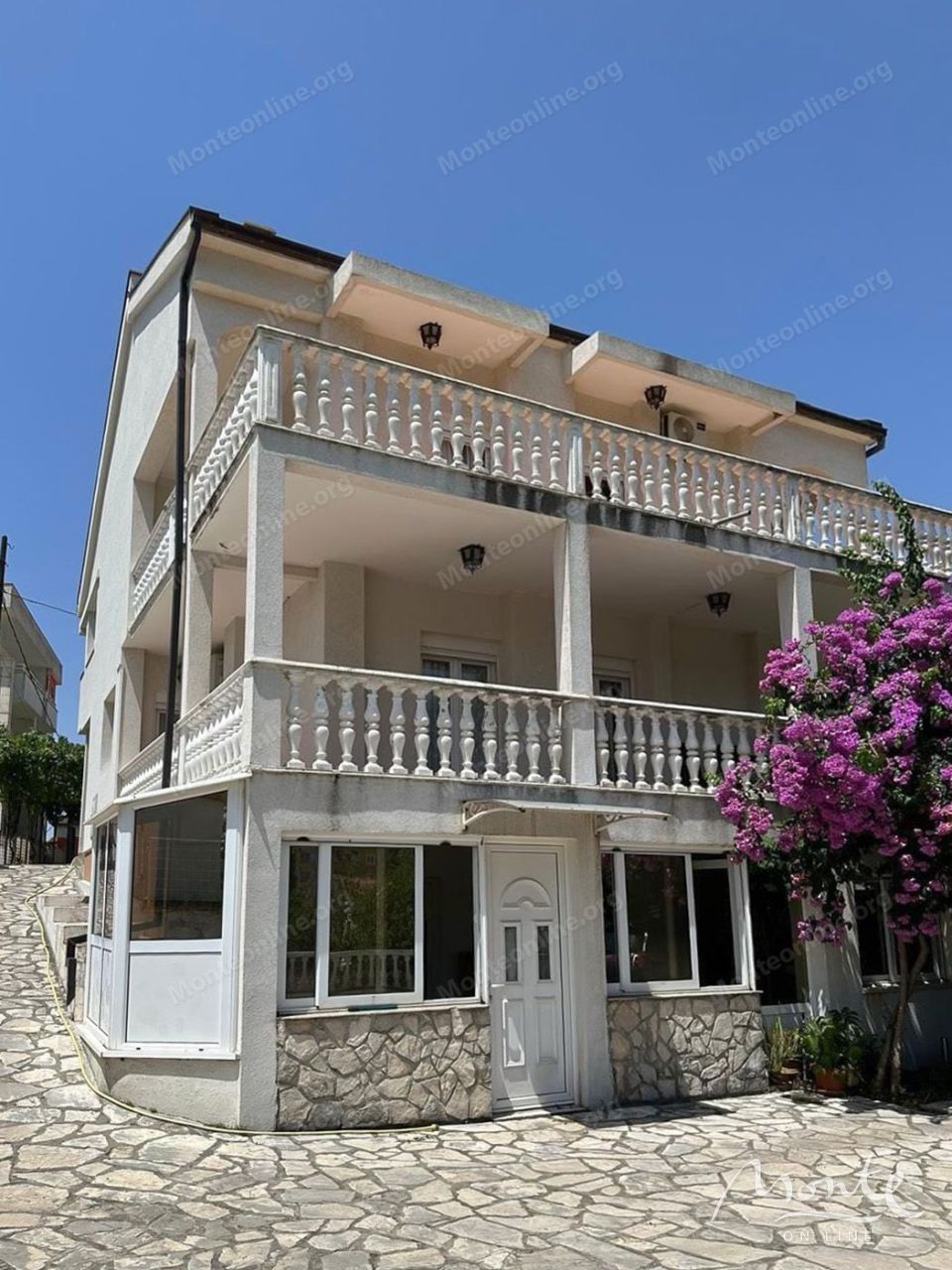 Вилла в Баре, Черногория, 250 м² - фото 1