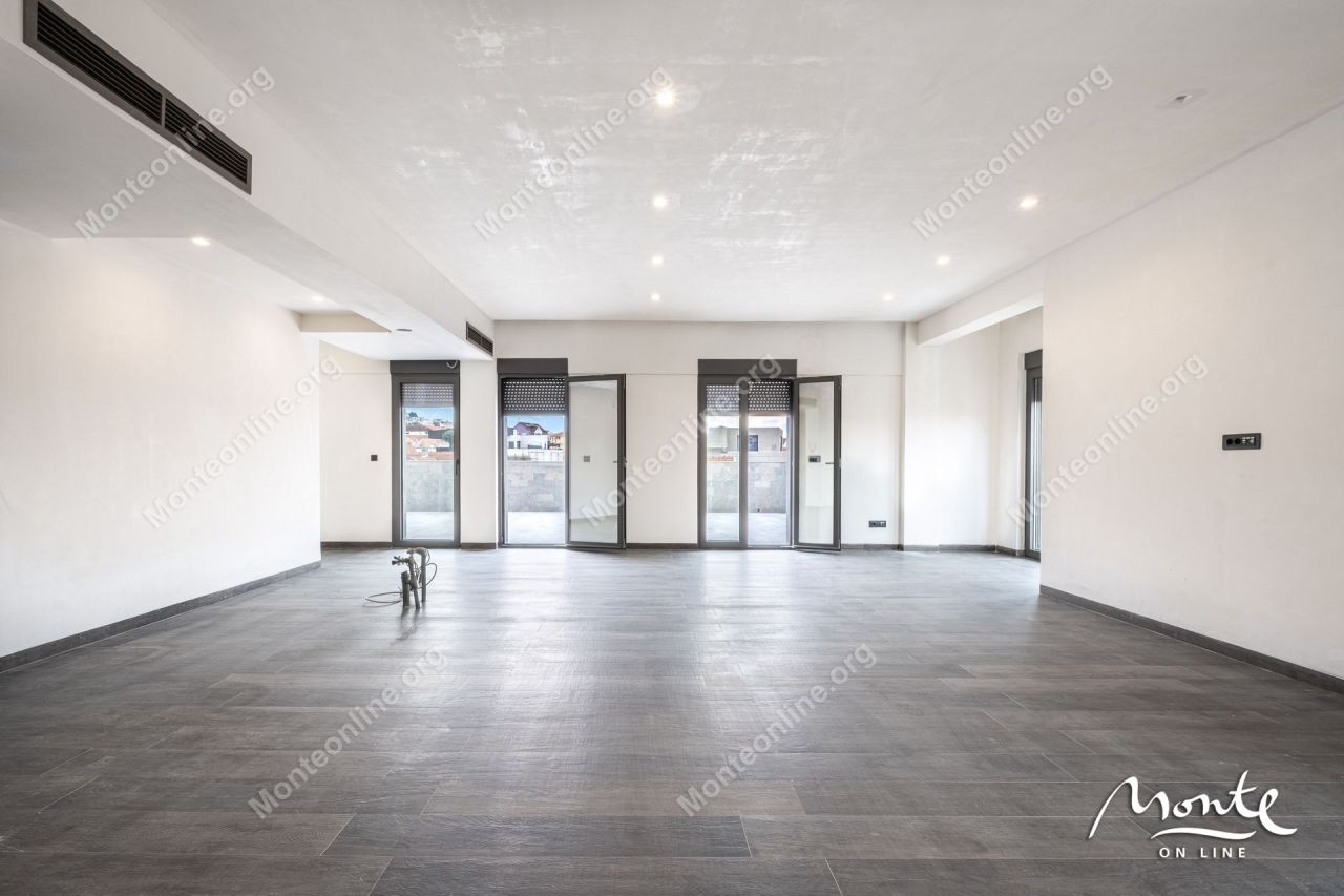 Апартаменты в Тивате, Черногория, 236 м² - фото 2