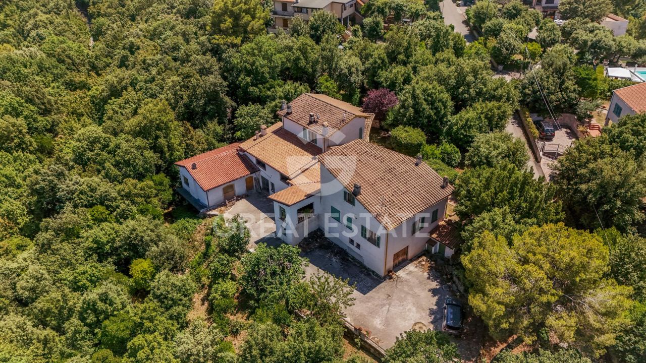 Вилла в Сполето, Италия, 382.5 м² - фото 3