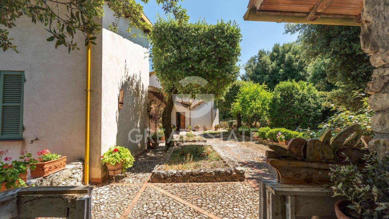 Вилла в Сполето, Италия, 382.5 м² - фото 6