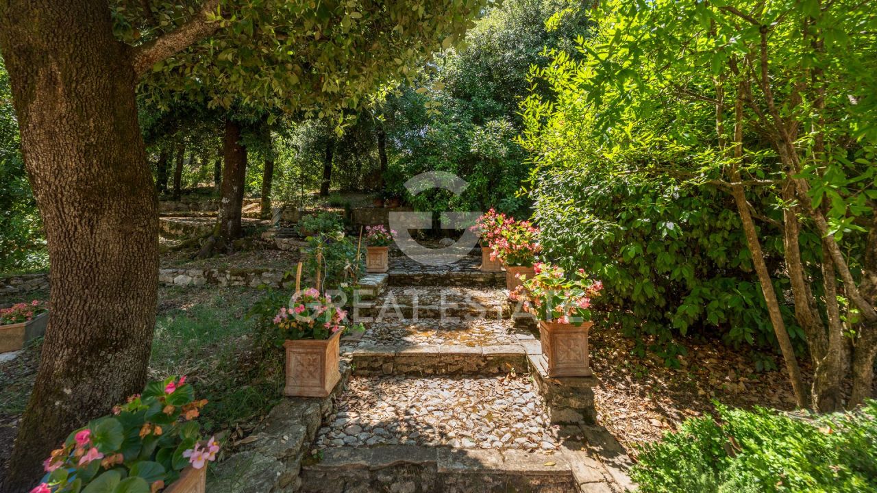 Вилла в Сполето, Италия, 382.5 м² - фото 8