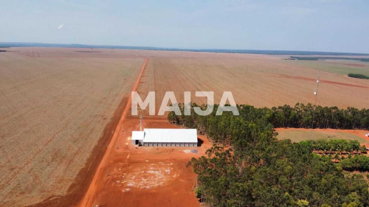 Земля Confresa, Бразилия, 37 050 000 м² - фото 2