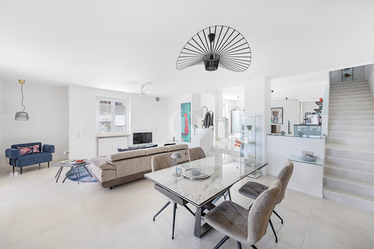 Коттедж в Дезенцано-дель-Гарда, Италия, 250 м² - фото 3