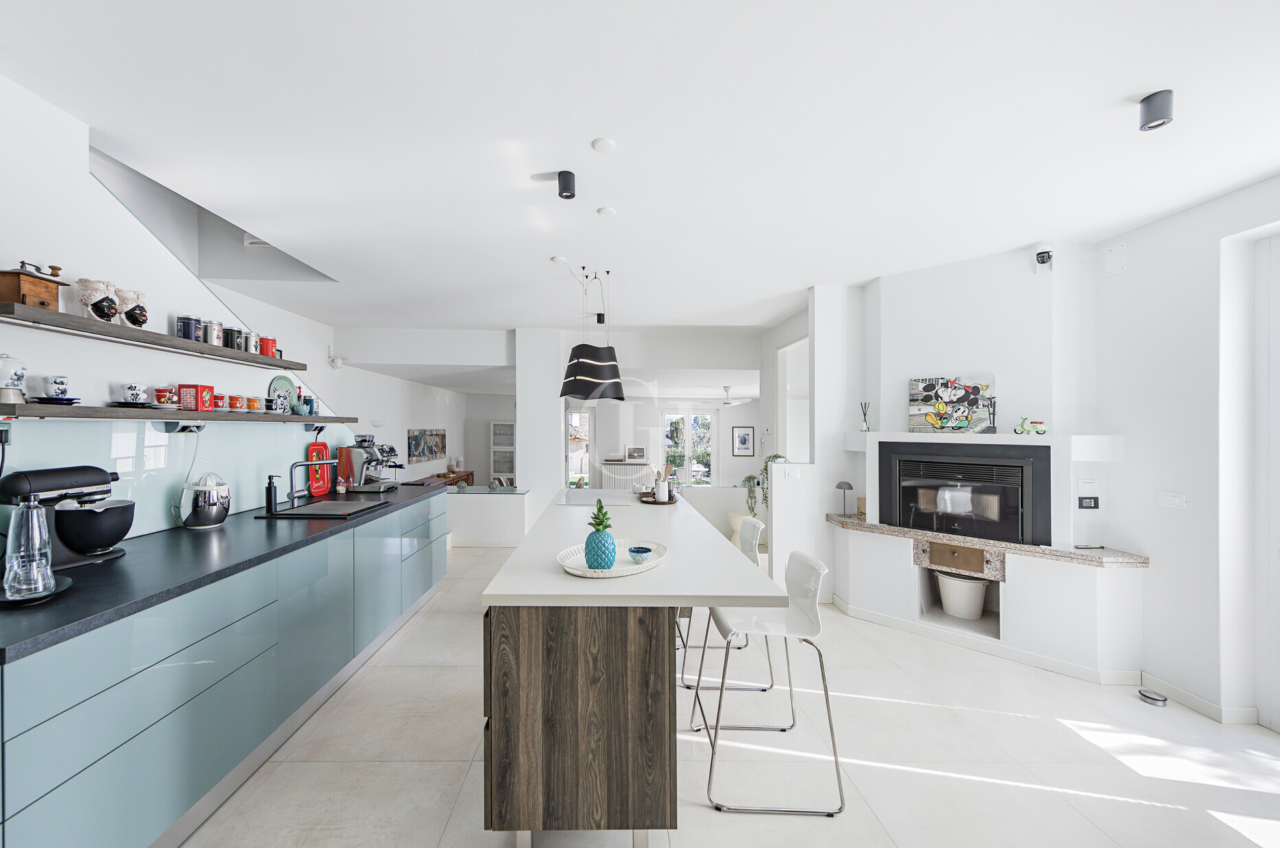 Коттедж в Дезенцано-дель-Гарда, Италия, 250 м² - фото 7