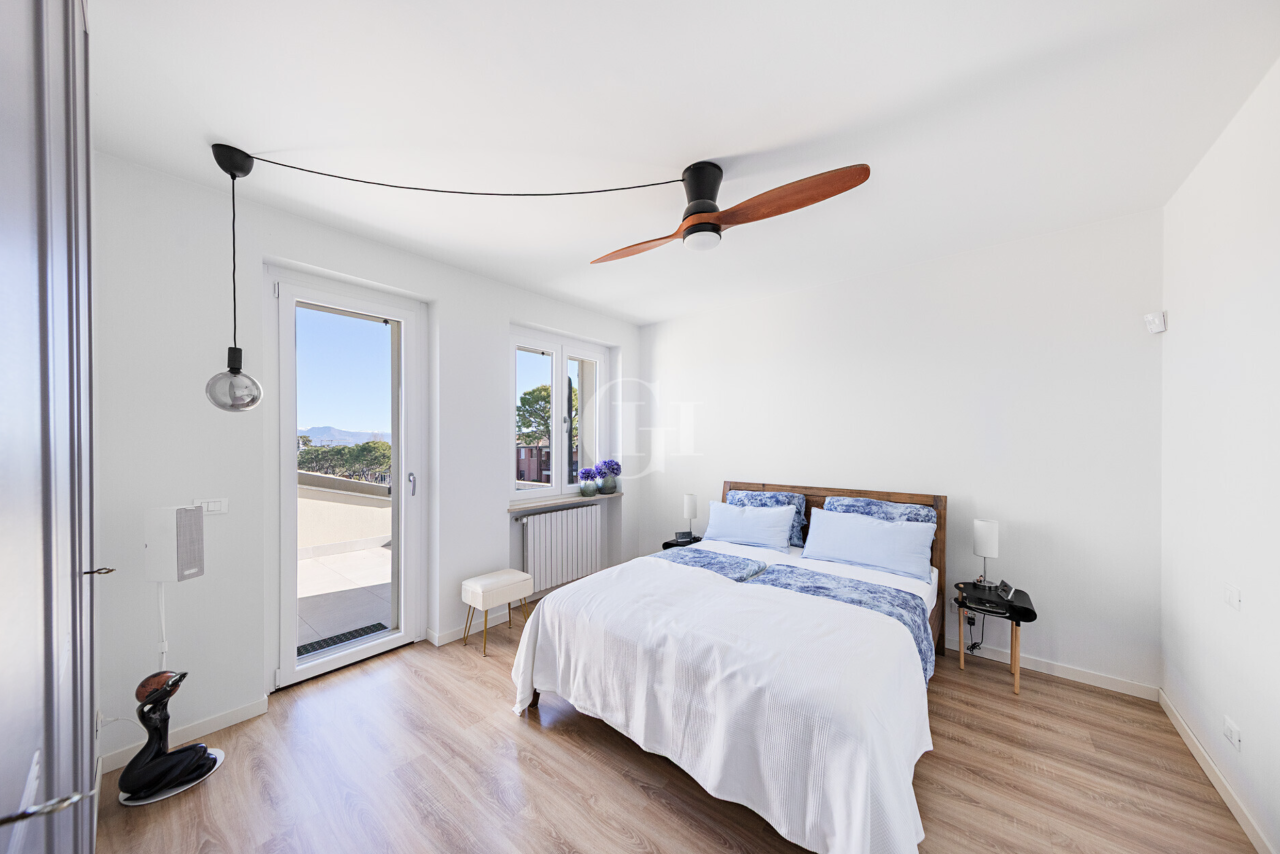 Коттедж в Дезенцано-дель-Гарда, Италия, 250 м² - фото 10