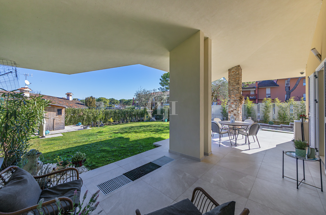 Коттедж в Дезенцано-дель-Гарда, Италия, 250 м² - фото 5