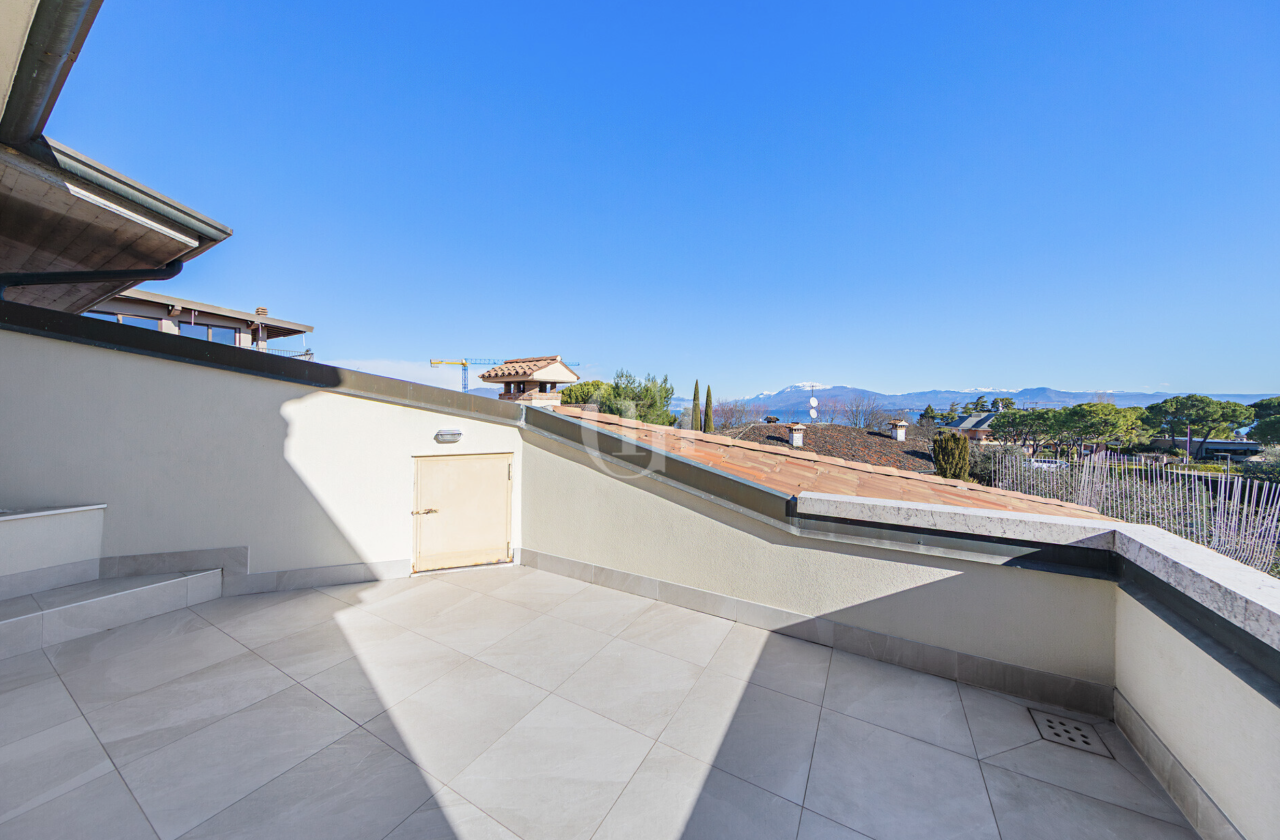 Коттедж в Дезенцано-дель-Гарда, Италия, 250 м² - фото 12