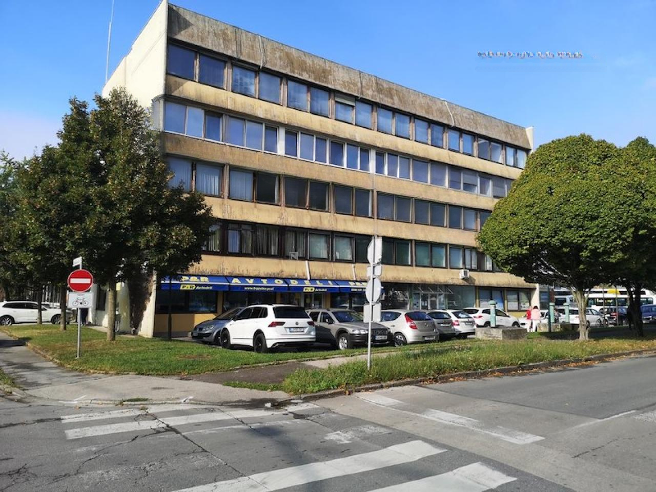 Офис в Любляне, Словения, 404 м² - фото 1