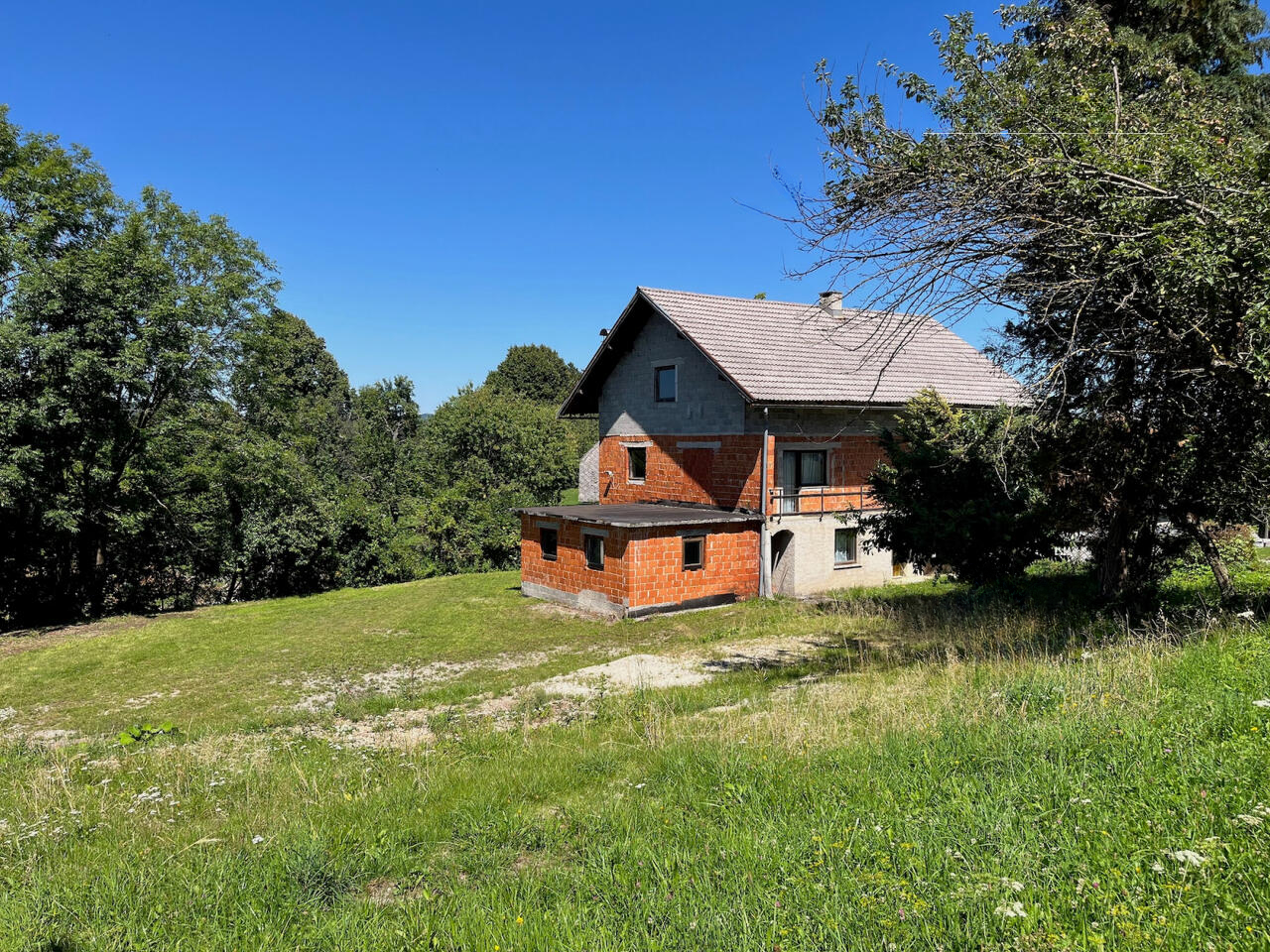 Ферма в Литие, Словения, 17 817 м² - фото 1