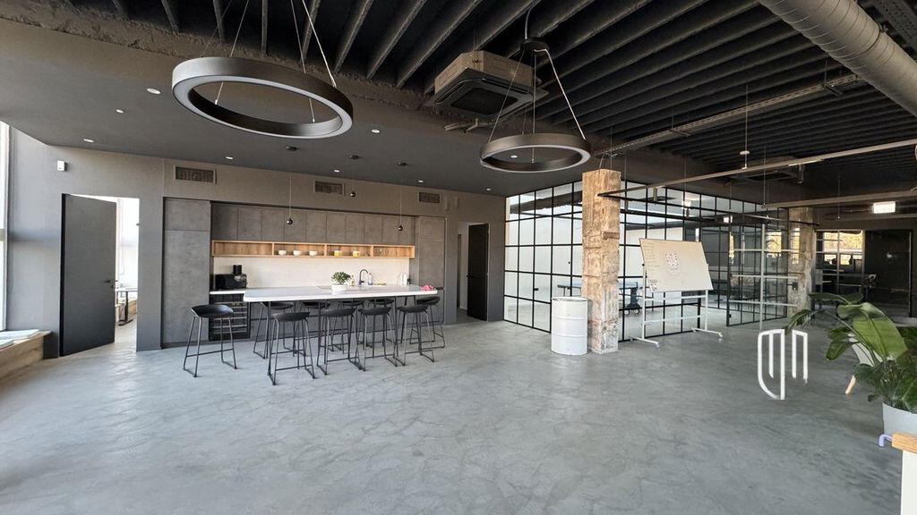 Офис в Любляне, Словения, 588 м² - фото 1