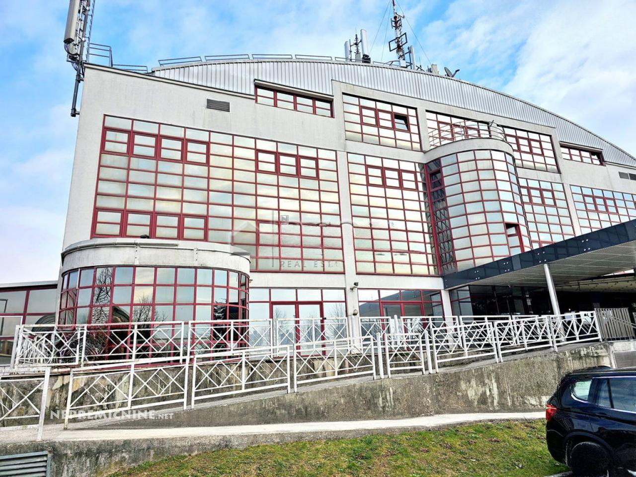 Офис в Любляне, Словения, 248 м² - фото 1