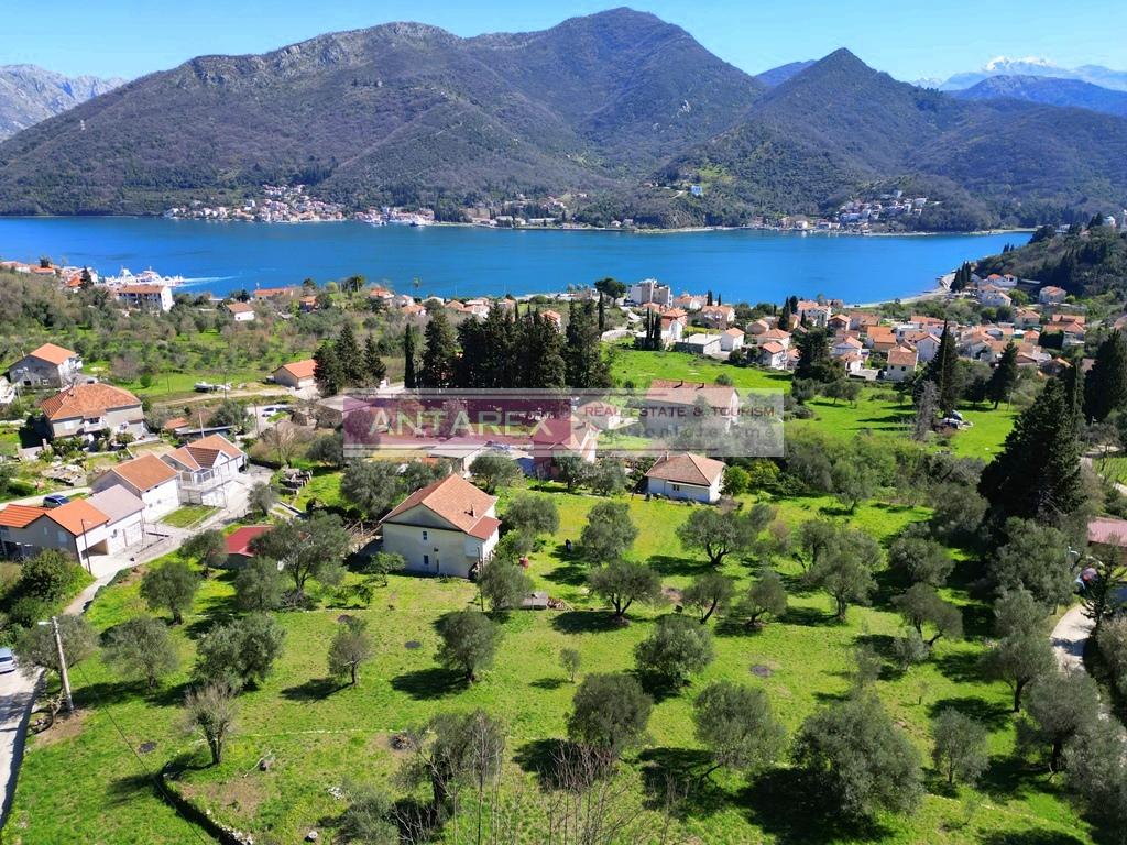 Земля в Каменари, Черногория, 2 540 м² - фото 1