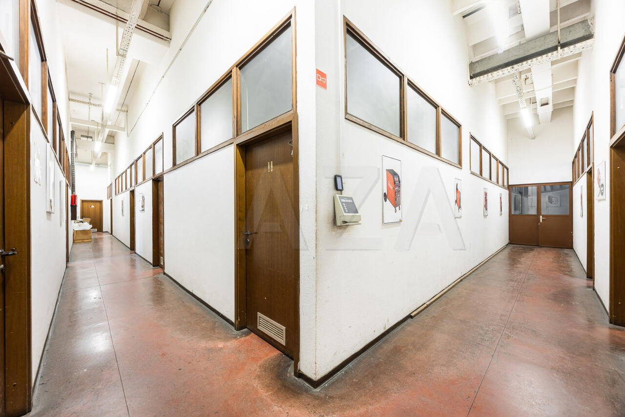 Офис в Любляне, Словения, 1 536 м² - фото 8