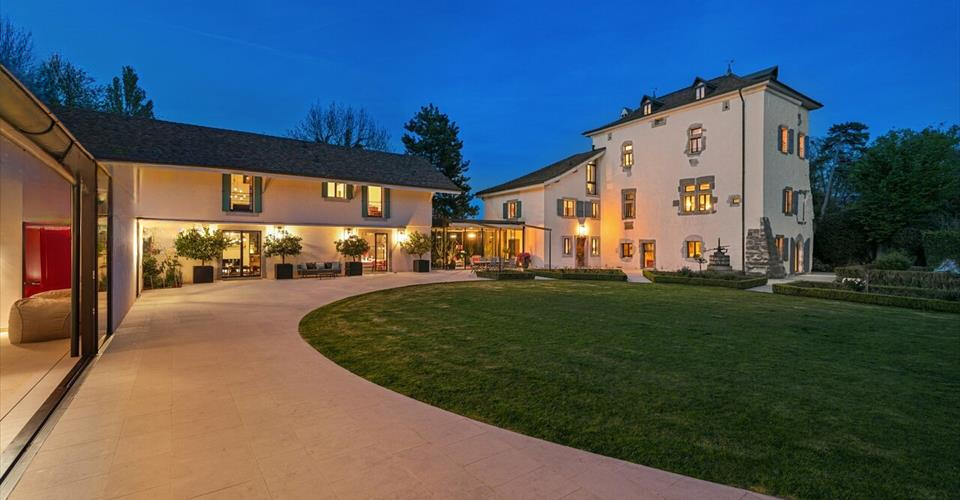 Квартира в Женеве, Швейцария, 1 020 м² - фото 1