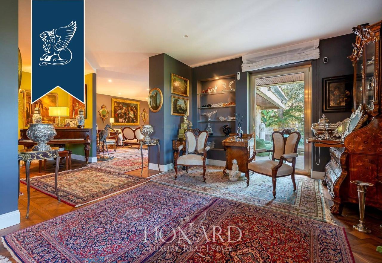 Дом в Риме, Италия, 400 м² - фото 1