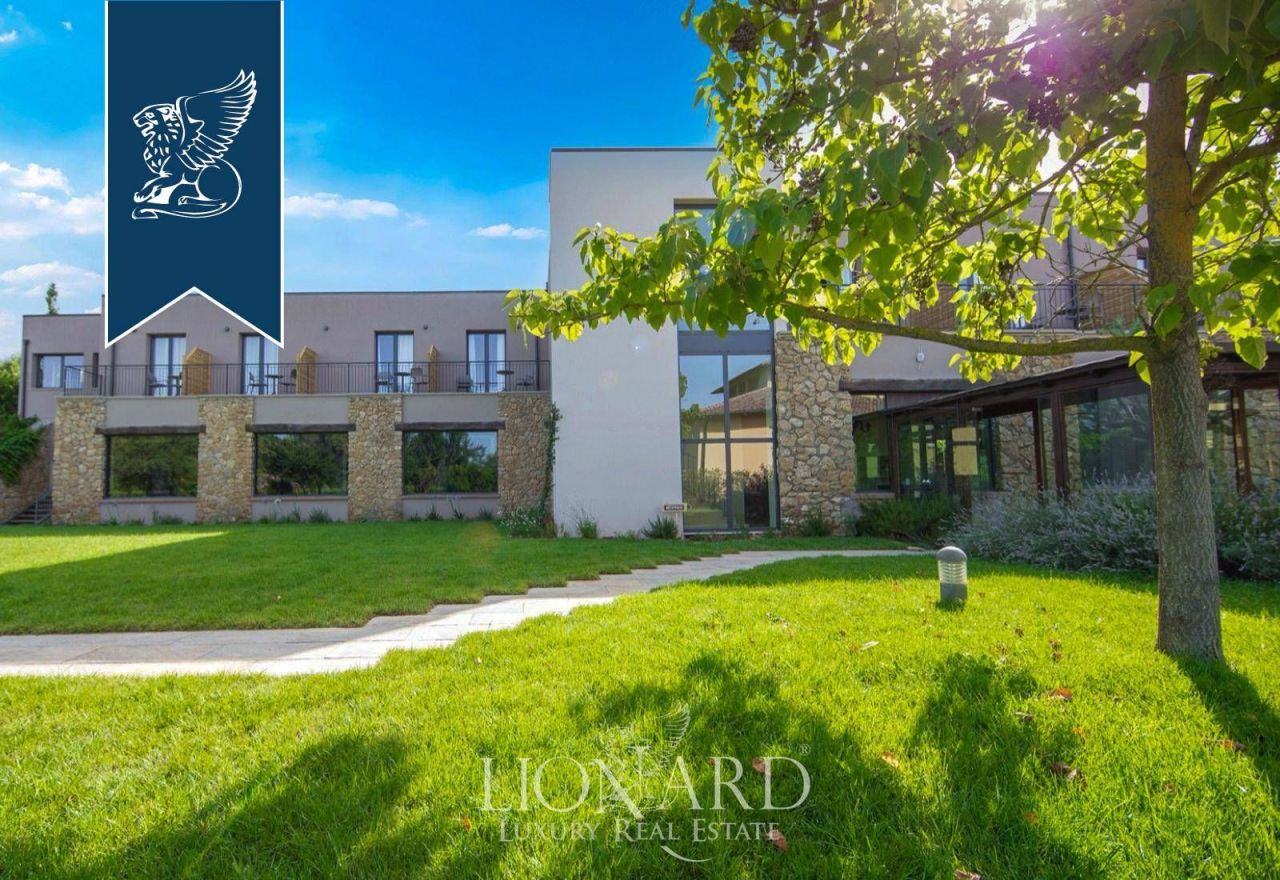 Отель, гостиница в Рипарбелле, Италия, 4 000 м² - фото 1