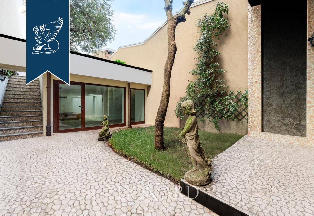 Вилла в Милане, Италия, 399 м² - фото 3