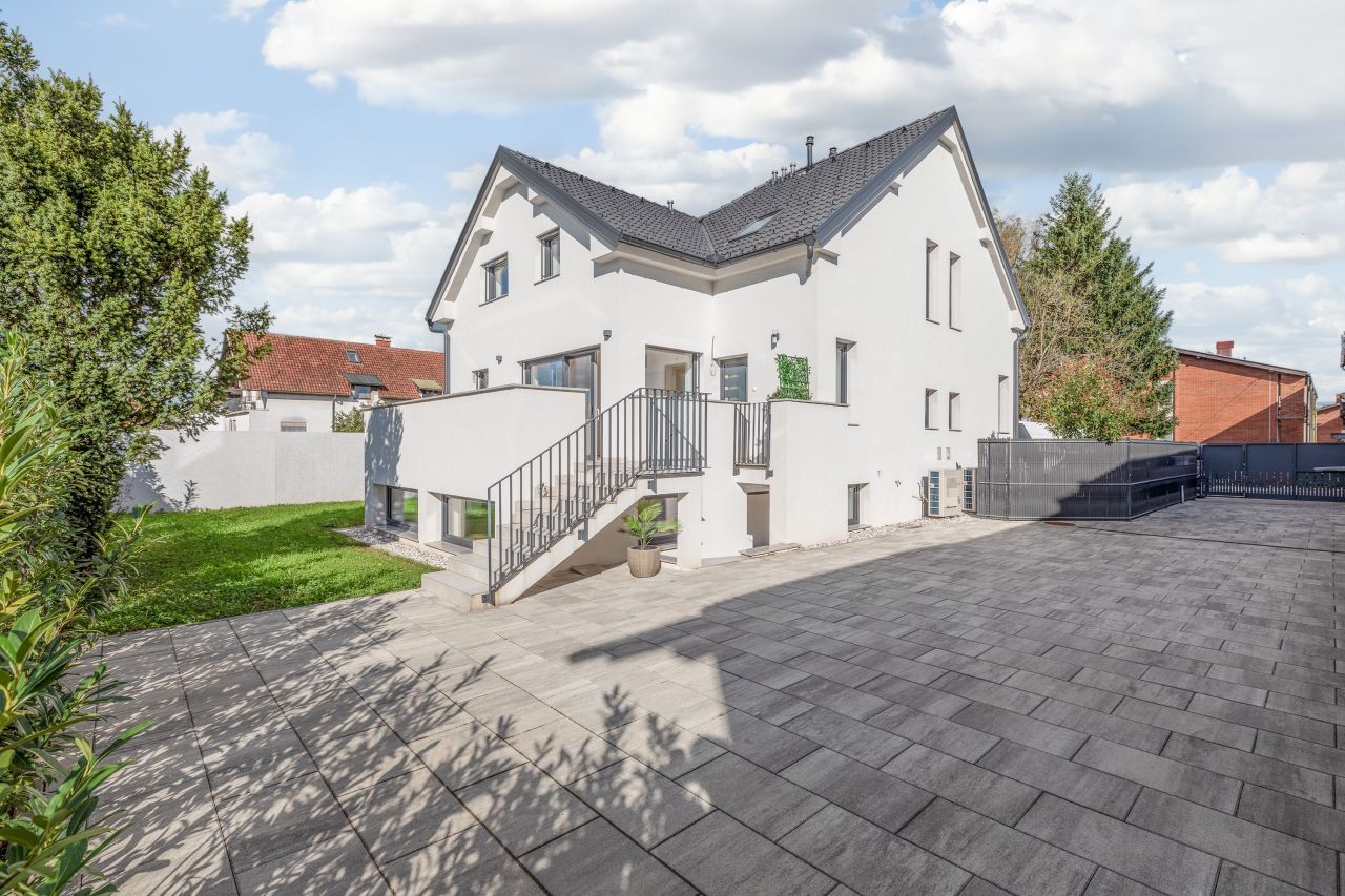 Дом в Любляне, Словения, 372 м² - фото 1