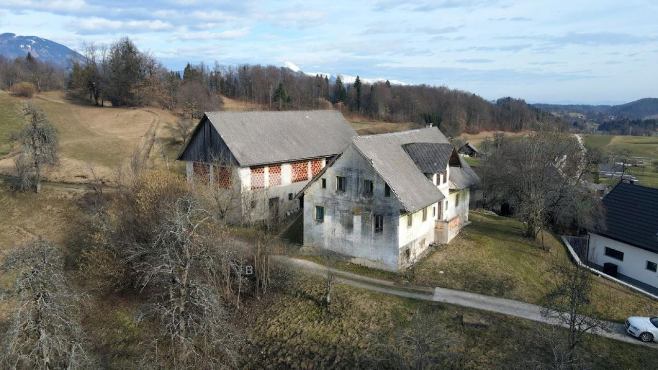 Земля в Брде, Словения, 2 720 м² - фото 1