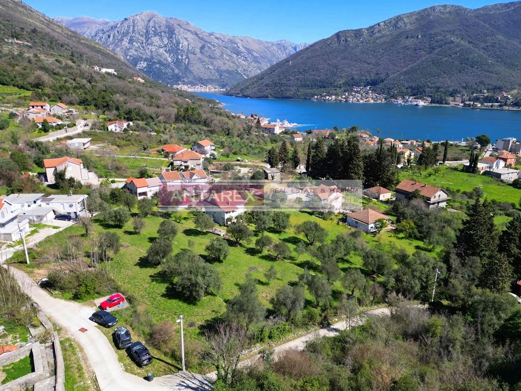 Земля в Каменари, Черногория, 657 м² - фото 1