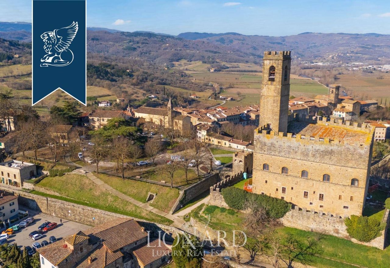 Отель, гостиница в Ареццо, Италия, 1 000 м² - фото 1