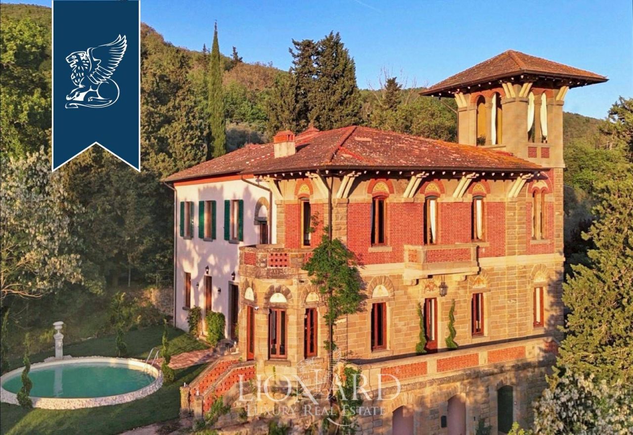 Вилла в Ареццо, Италия, 1 000 м² - фото 1