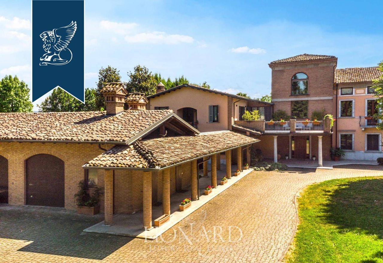 Вилла в Пьяченце, Италия, 1 000 м² - фото 2