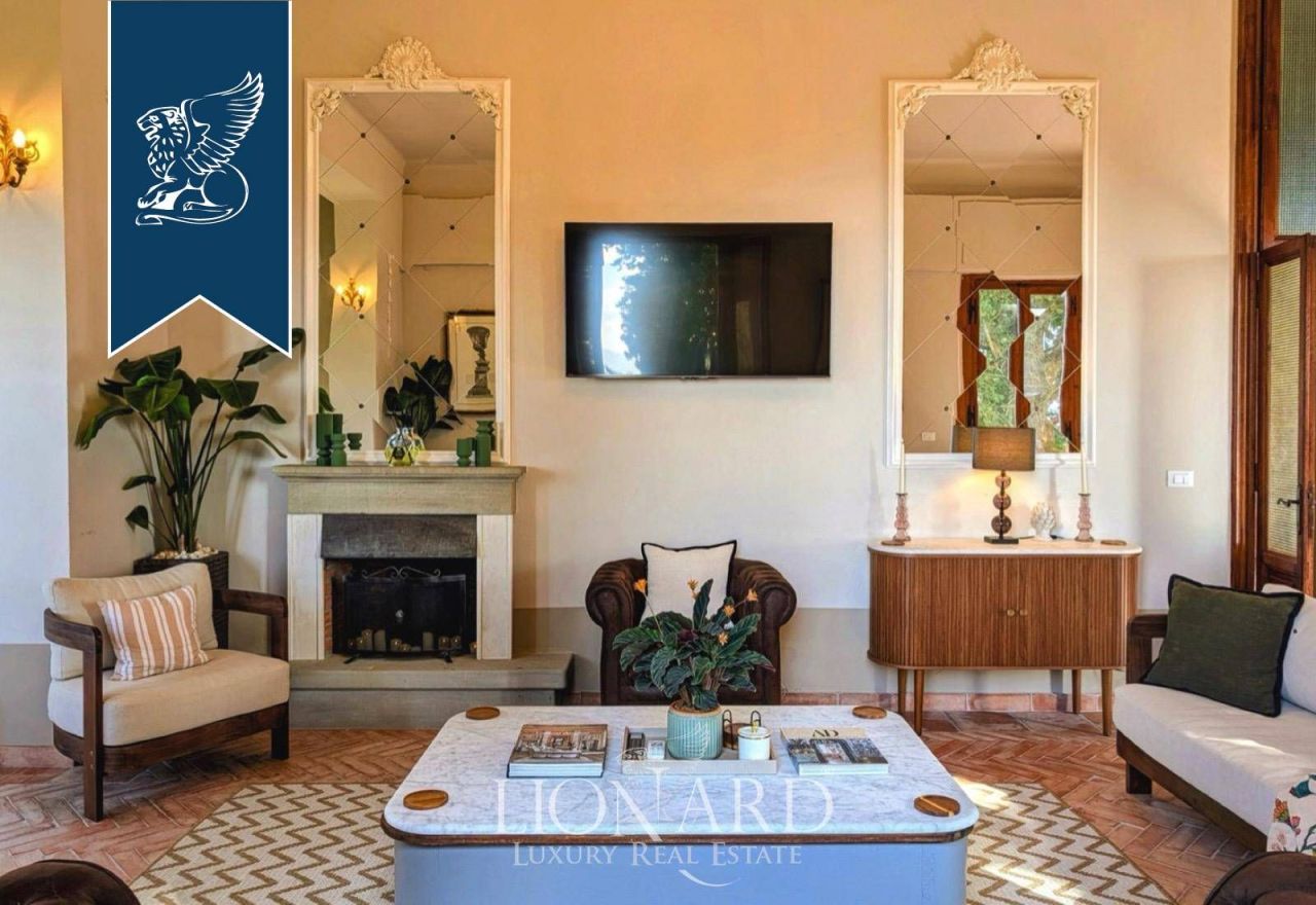 Вилла в Ареццо, Италия, 1 000 м² - фото 9