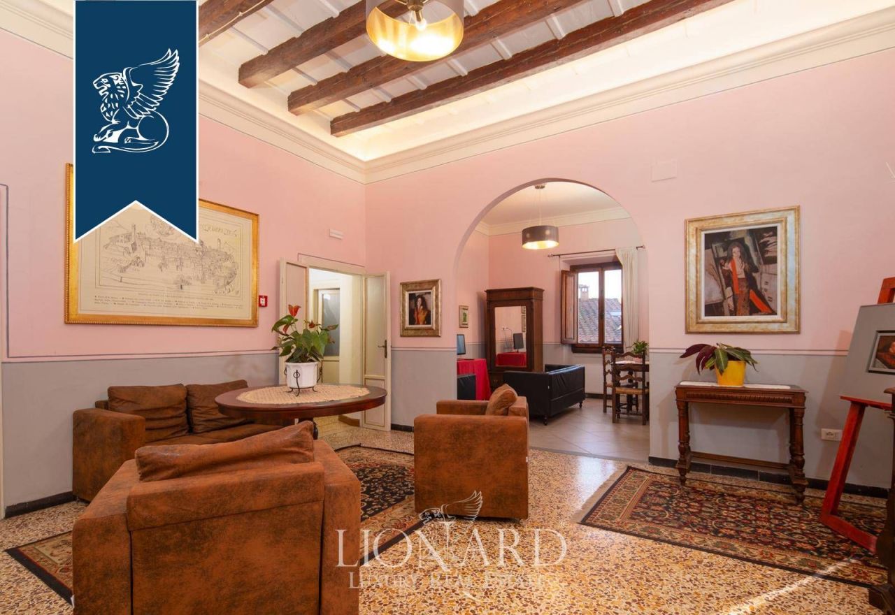 Отель, гостиница в Ареццо, Италия, 1 000 м² - фото 12