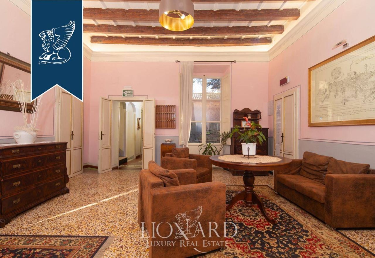 Отель, гостиница в Ареццо, Италия, 1 000 м² - фото 13