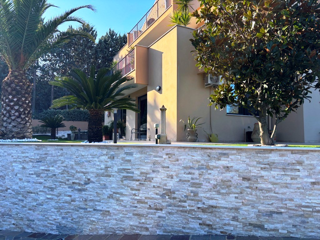 Дом в Монтесильвано, Италия, 300 м² - фото 1