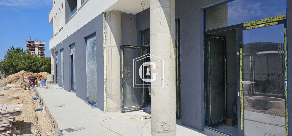 Коммерческая недвижимость в Баре, Черногория, 248 м² - фото 1