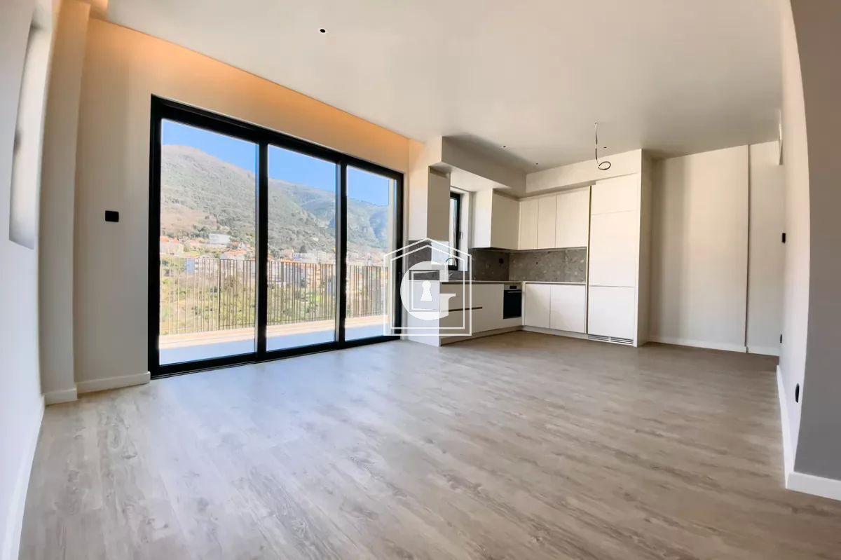 Апартаменты в Тивате, Черногория, 102 м² - фото 1