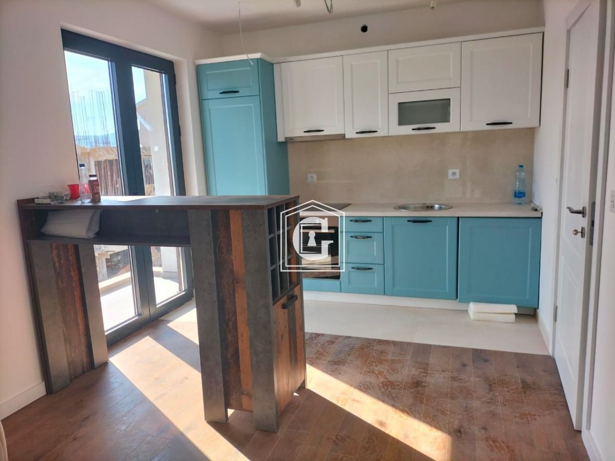 Апартаменты в Тивате, Черногория, 38 м² - фото 1