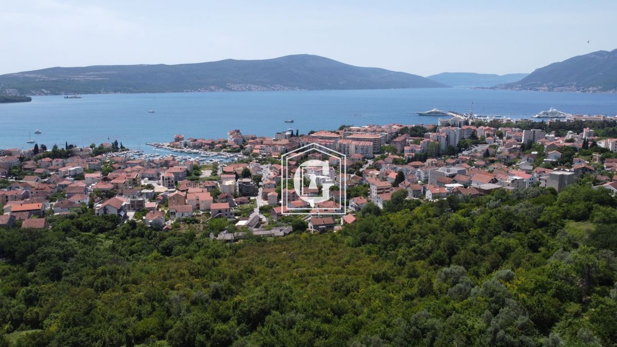 Земля в Тивате, Черногория, 1 240 м² - фото 1