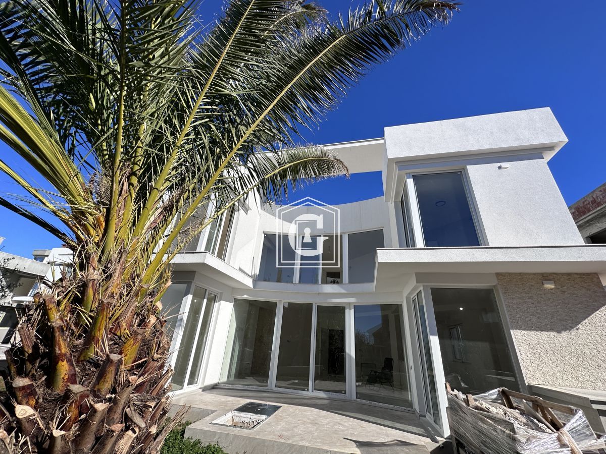 Вилла в Кримовице, Черногория, 467 м² - фото 1