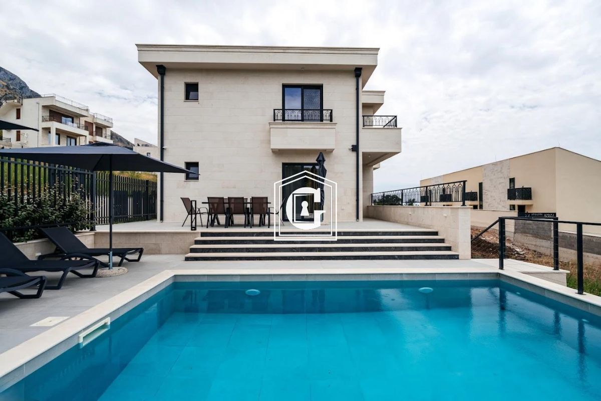 Вилла в Режевичах, Черногория, 318 м² - фото 1