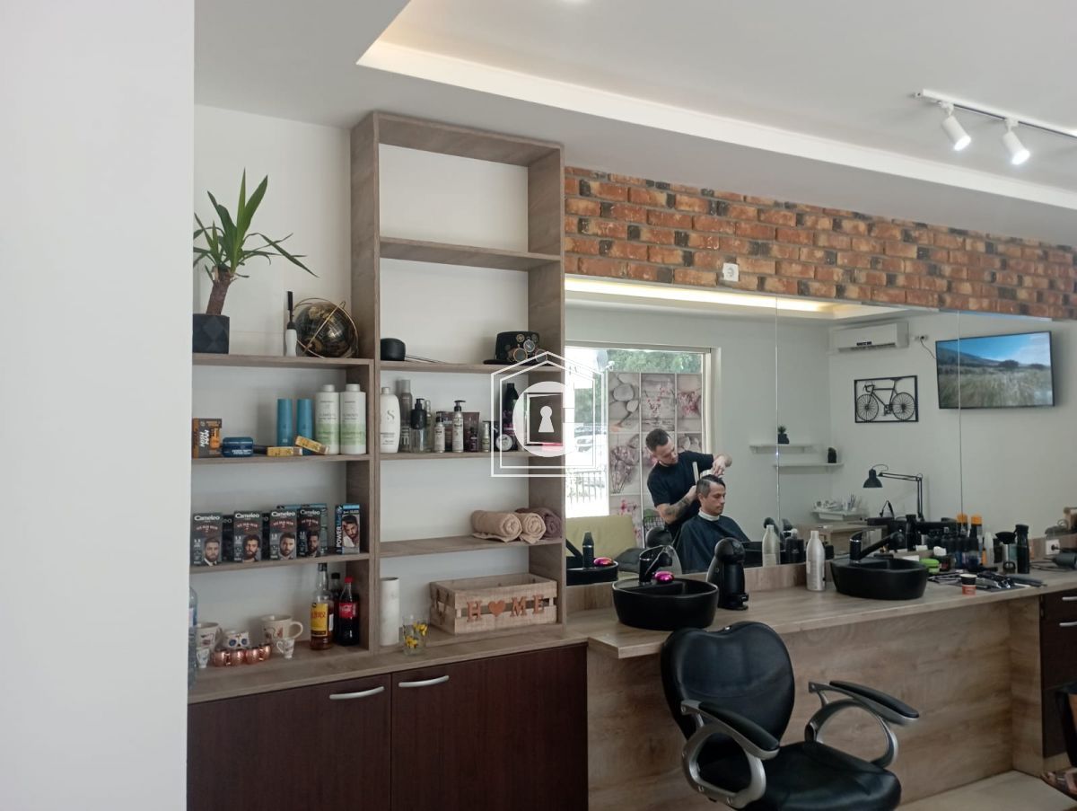 Коммерческая недвижимость в Будве, Черногория, 38 м² - фото 1