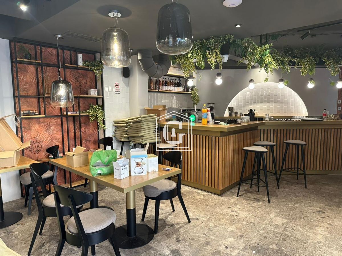 Коммерческая недвижимость в Будве, Черногория, 122 м² - фото 1