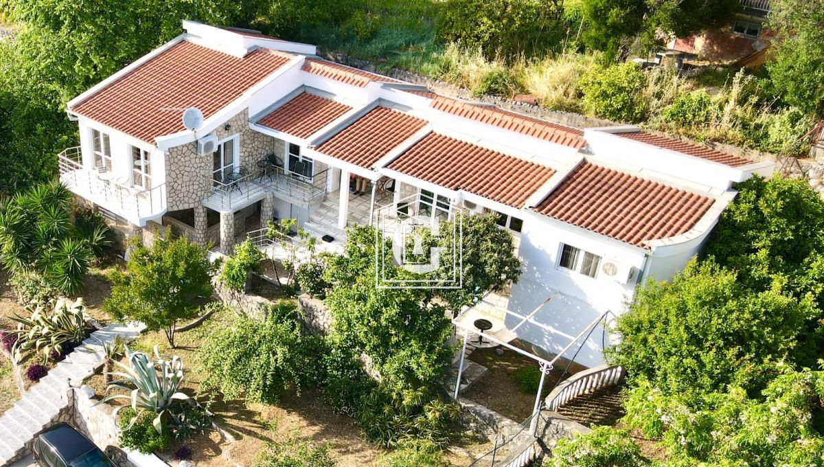 Вилла в Добра Воде, Черногория, 142 м² - фото 1