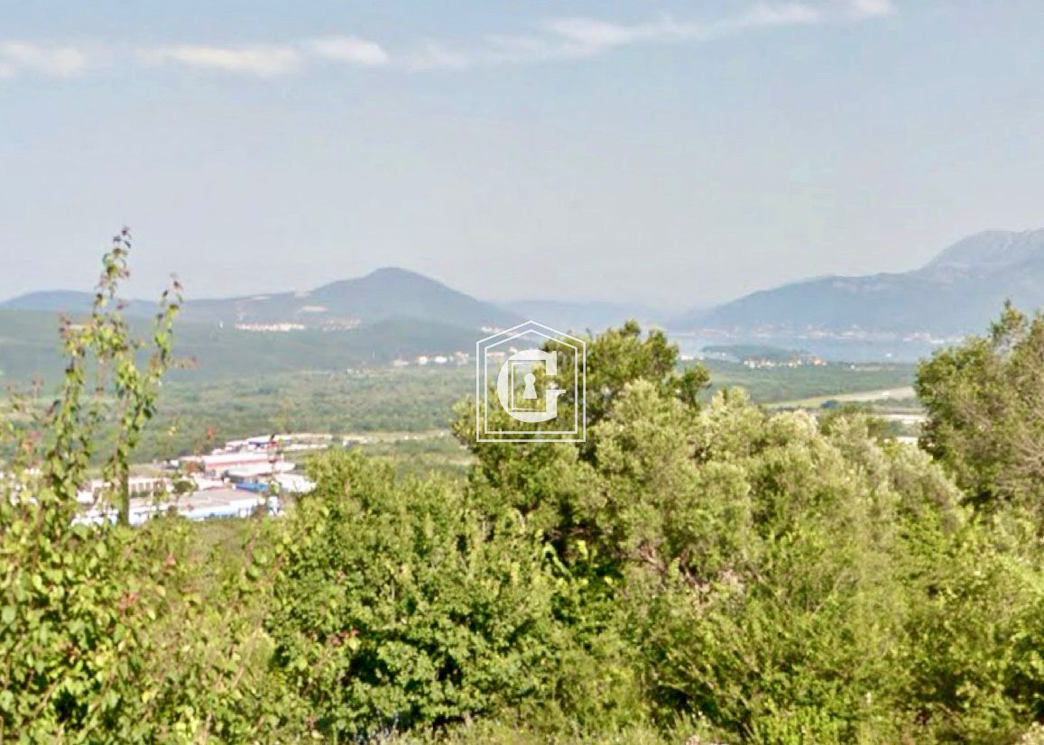 Земля в Тивате, Черногория, 1 406 м² - фото 1