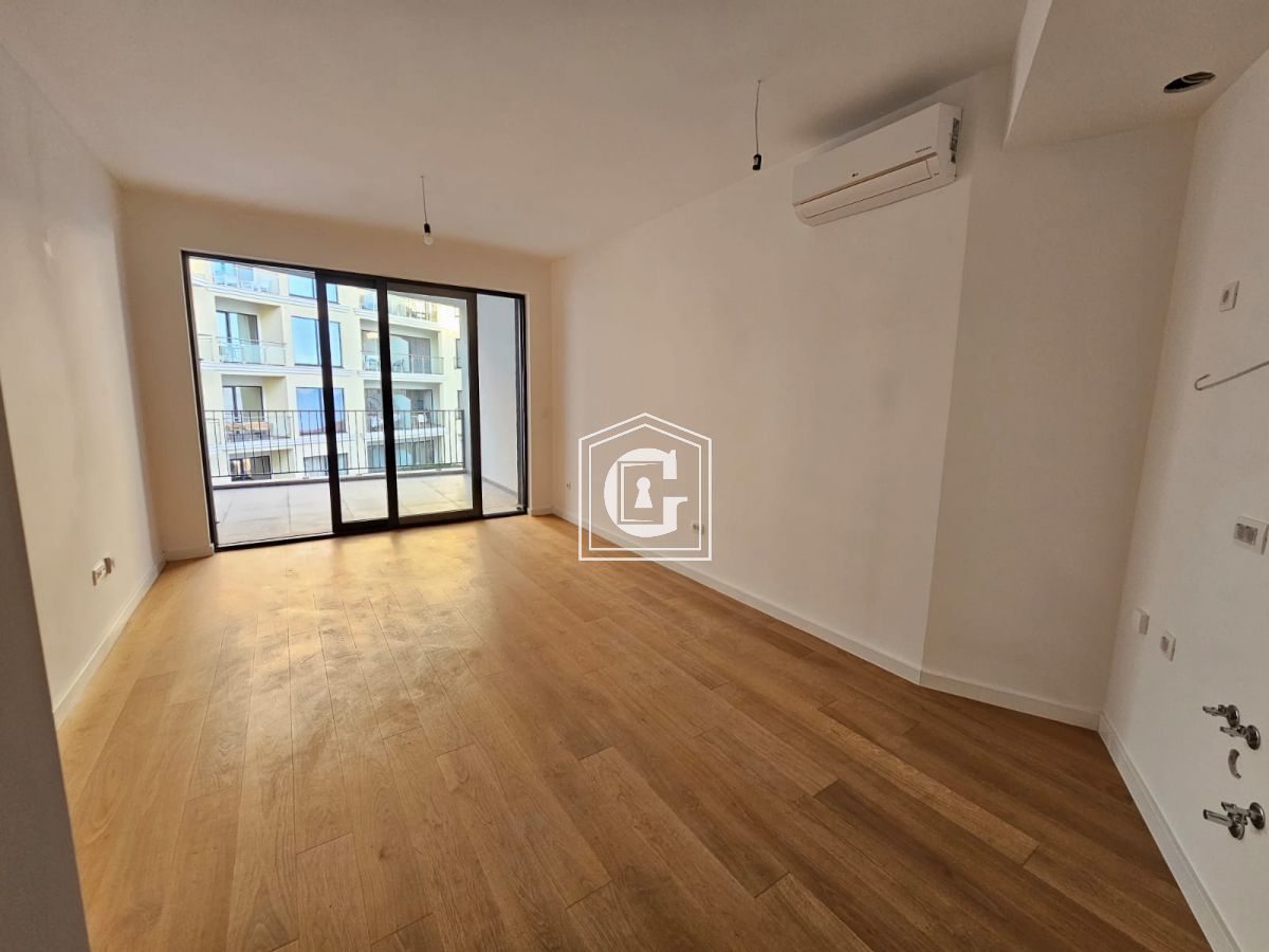 Апартаменты в Бечичи, Черногория, 58 м² - фото 1