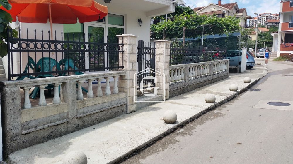 Вилла в Игало, Черногория, 141 м² - фото 1