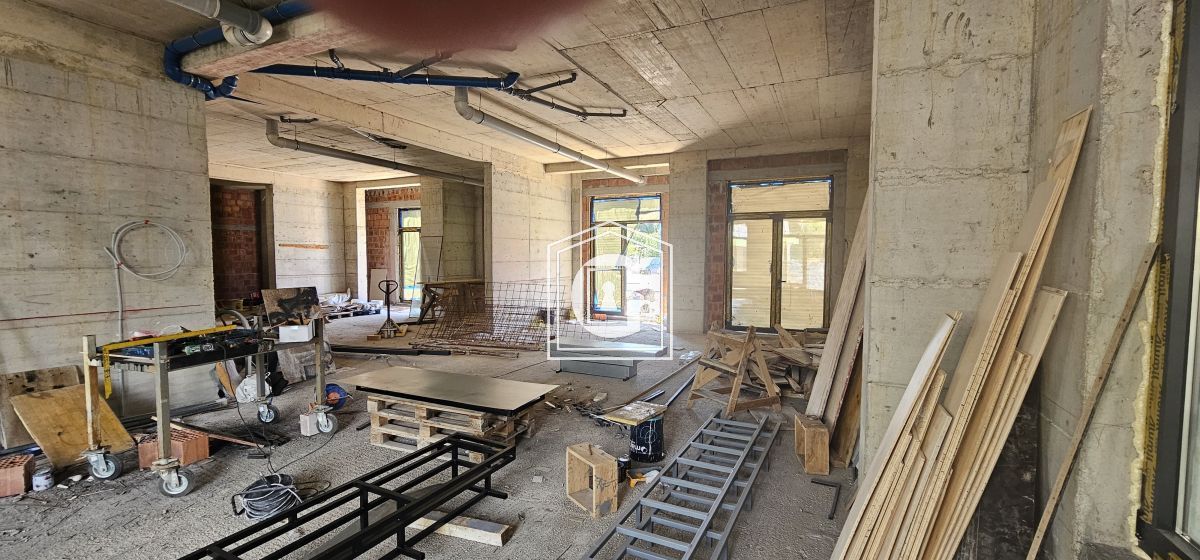 Коммерческая недвижимость в Баре, Черногория, 248 м² - фото 2