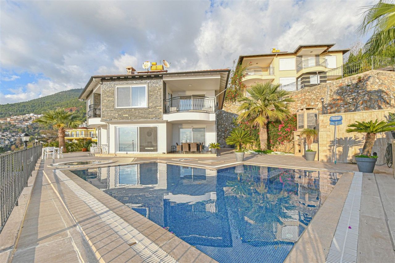 Вилла в Алании, Турция, 300 м² - фото 1