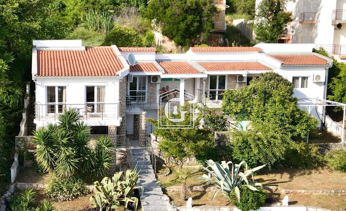 Вилла в Добра Воде, Черногория, 142 м² - фото 6